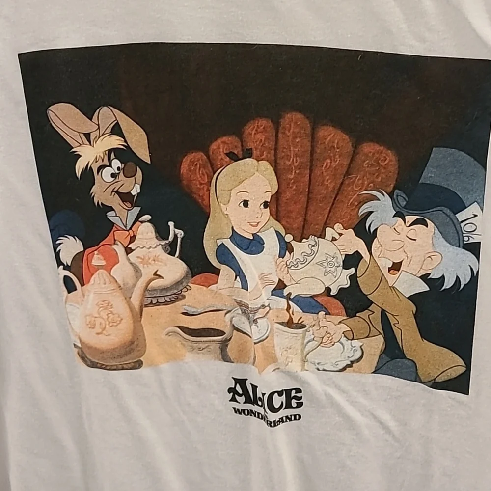 Alice in Wonderland Tshirt - Picture 2 of 4
